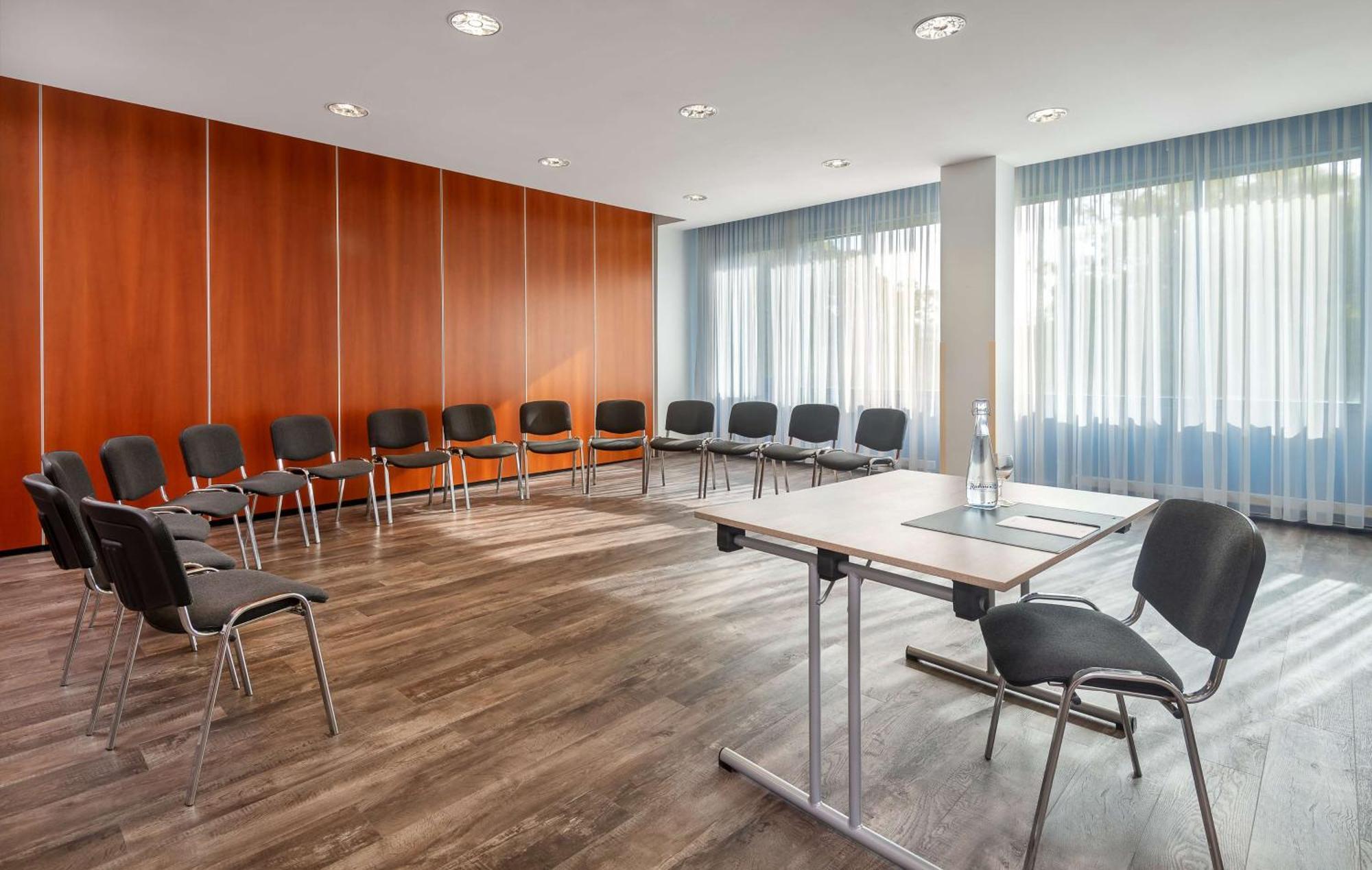 Radisson Blu Fuerst Leopold Hotel Dessau-Rosslau ภายนอก รูปภาพ