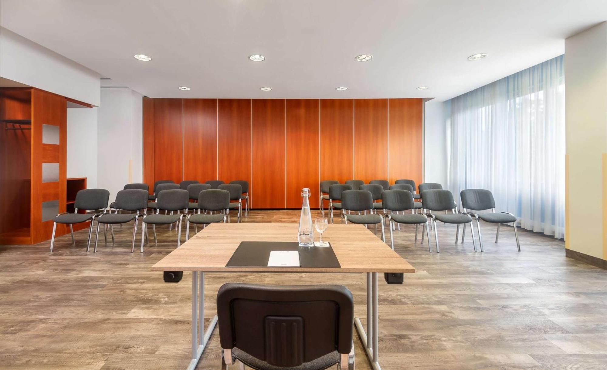 Radisson Blu Fuerst Leopold Hotel Dessau-Rosslau ภายนอก รูปภาพ