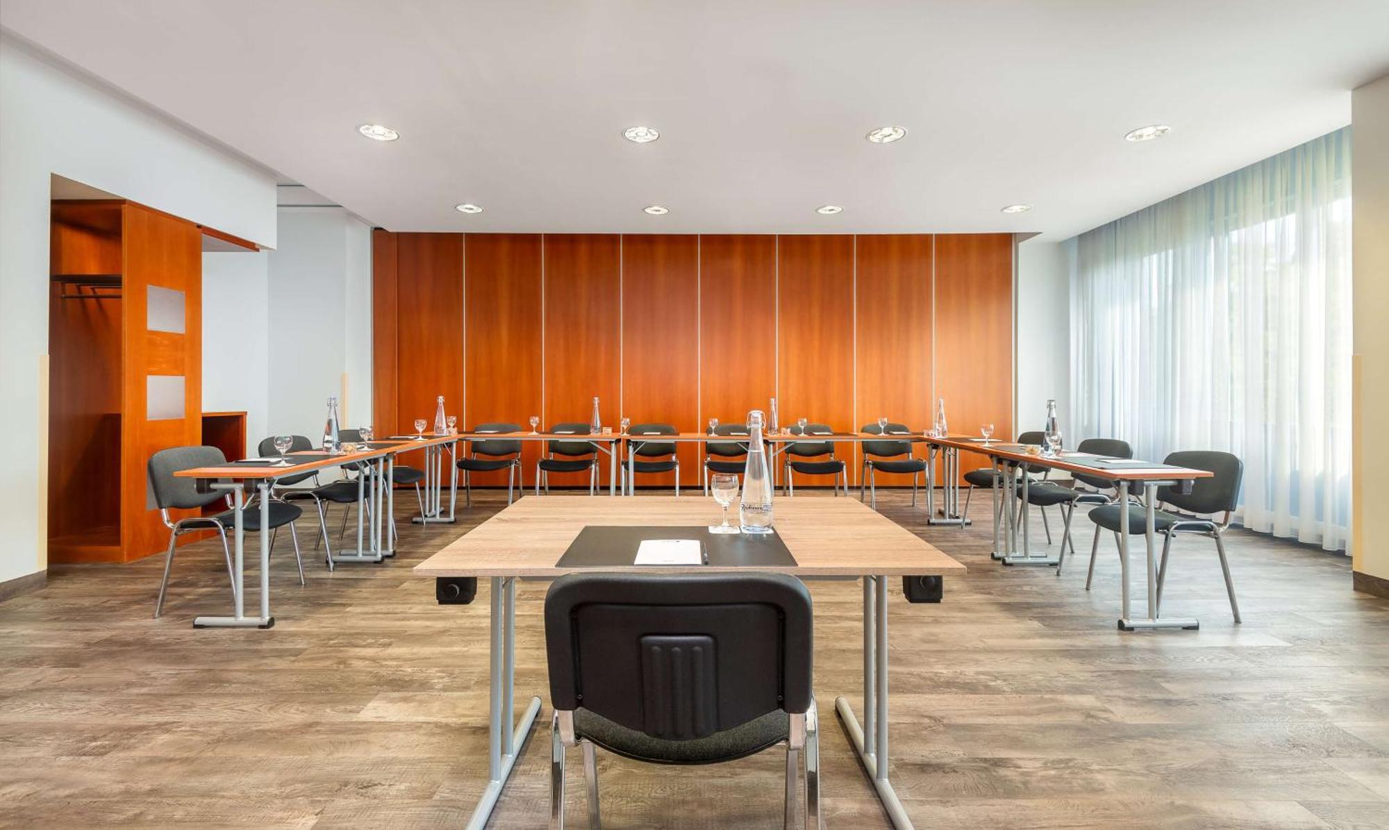 Radisson Blu Fuerst Leopold Hotel Dessau-Rosslau ภายนอก รูปภาพ