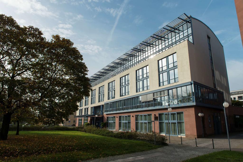 Radisson Blu Fuerst Leopold Hotel Dessau-Rosslau ภายนอก รูปภาพ